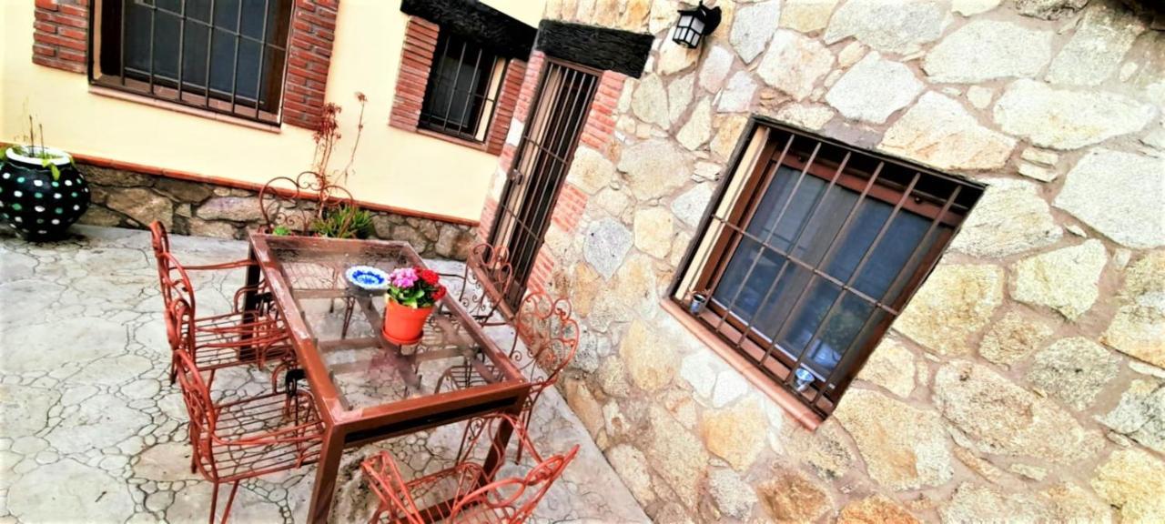 Apartamentos La Rosa Y El Pastor Guijo de Santa Barbara Екстер'єр фото