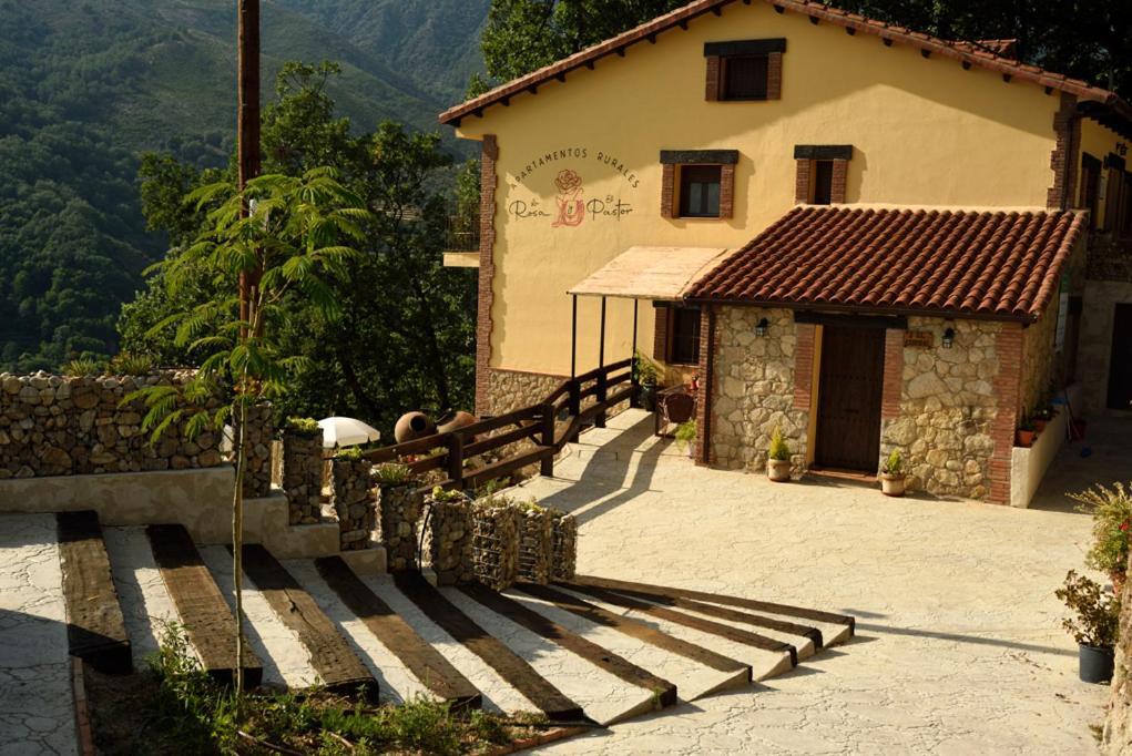 Apartamentos La Rosa Y El Pastor Guijo de Santa Barbara Екстер'єр фото